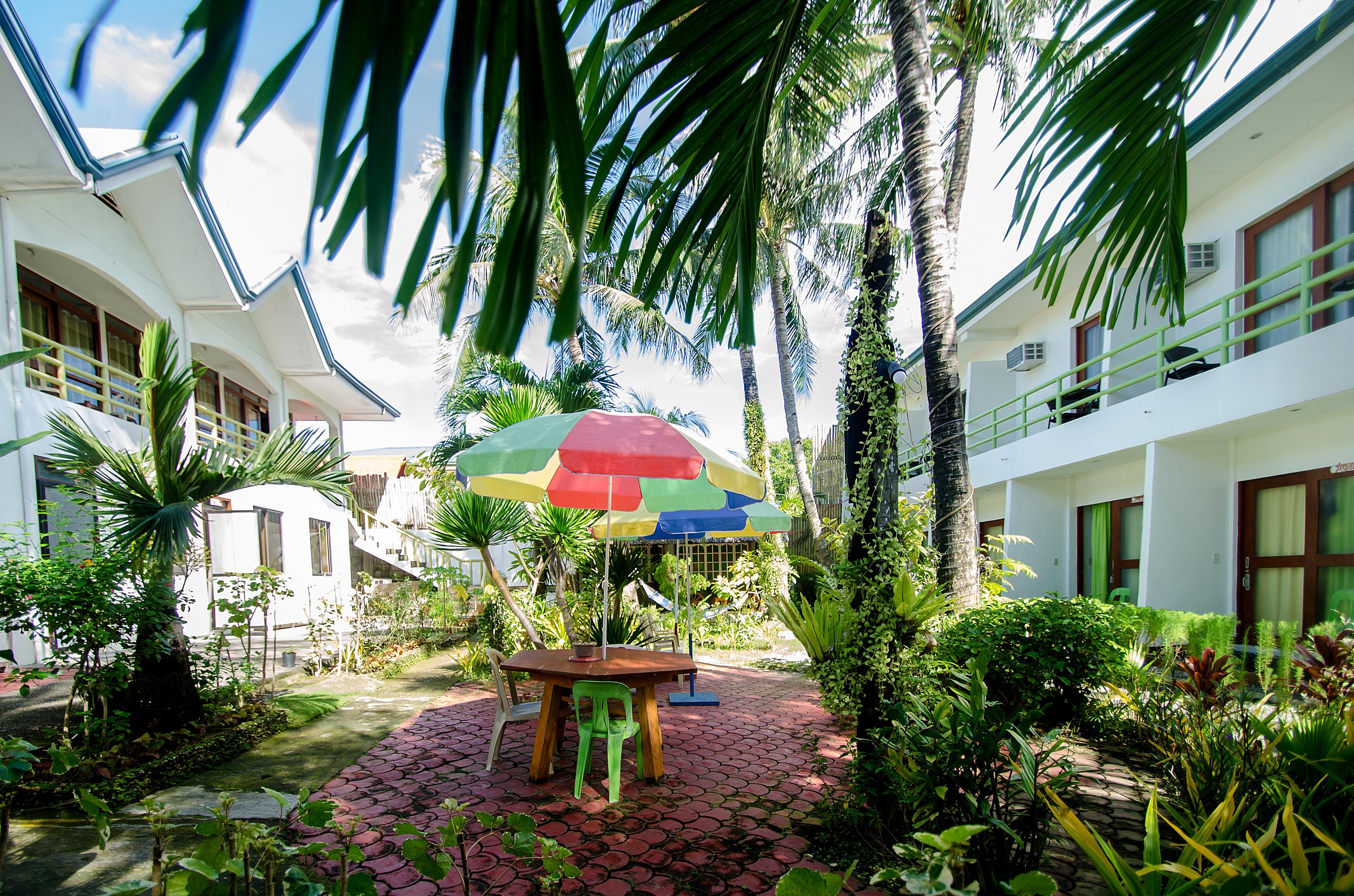 Reddoorz Plus @ Secret Garden Boracay Balabag  Exterior photo