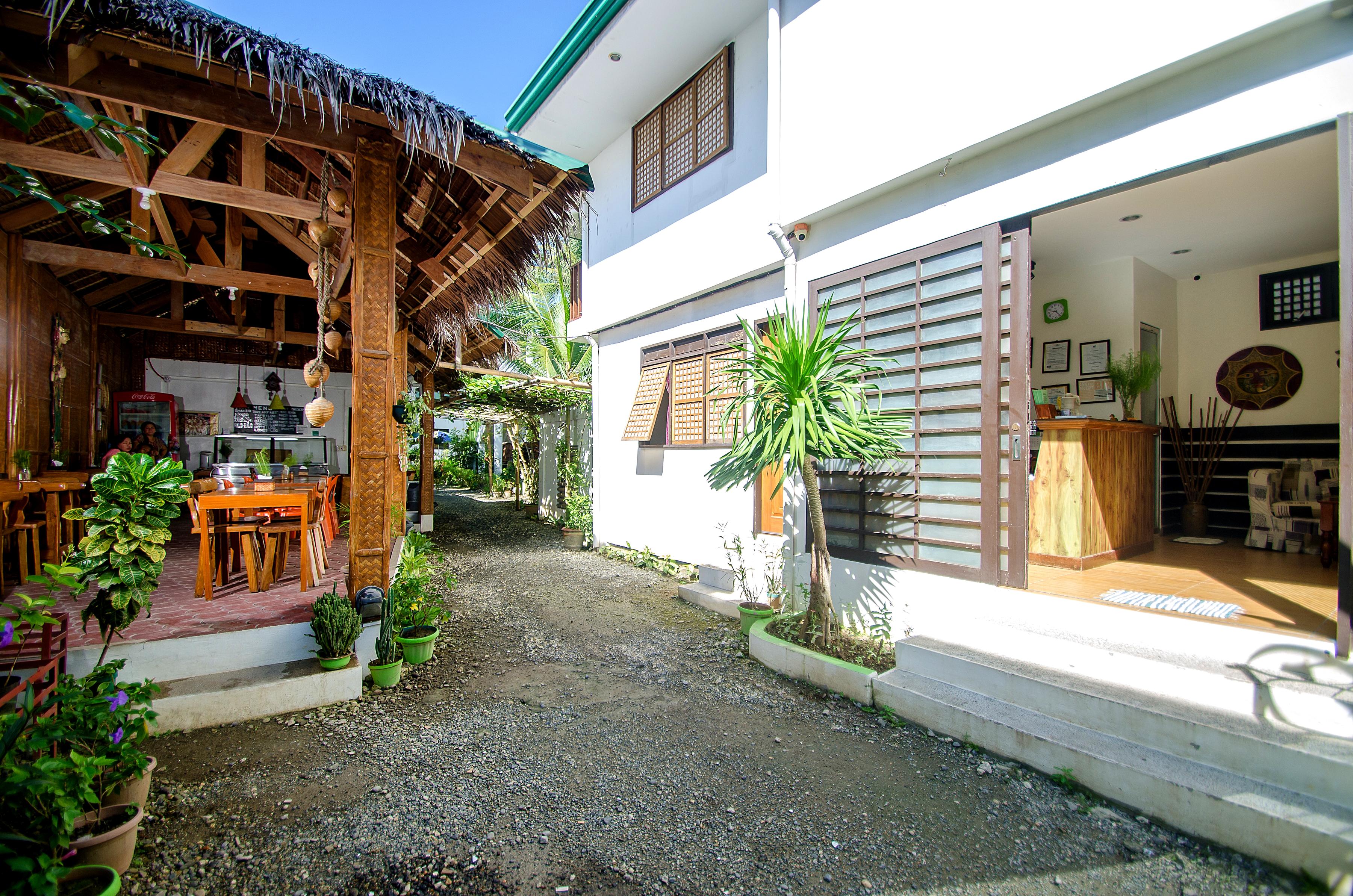 Reddoorz Plus @ Secret Garden Boracay Balabag  Exterior photo