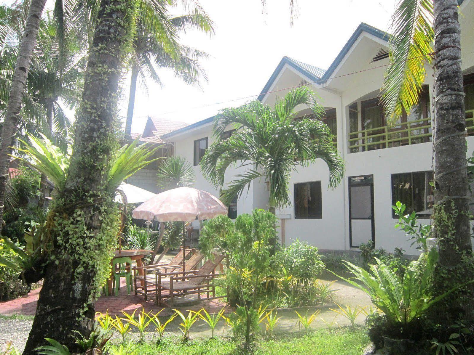 Reddoorz Plus @ Secret Garden Boracay Balabag  Exterior photo