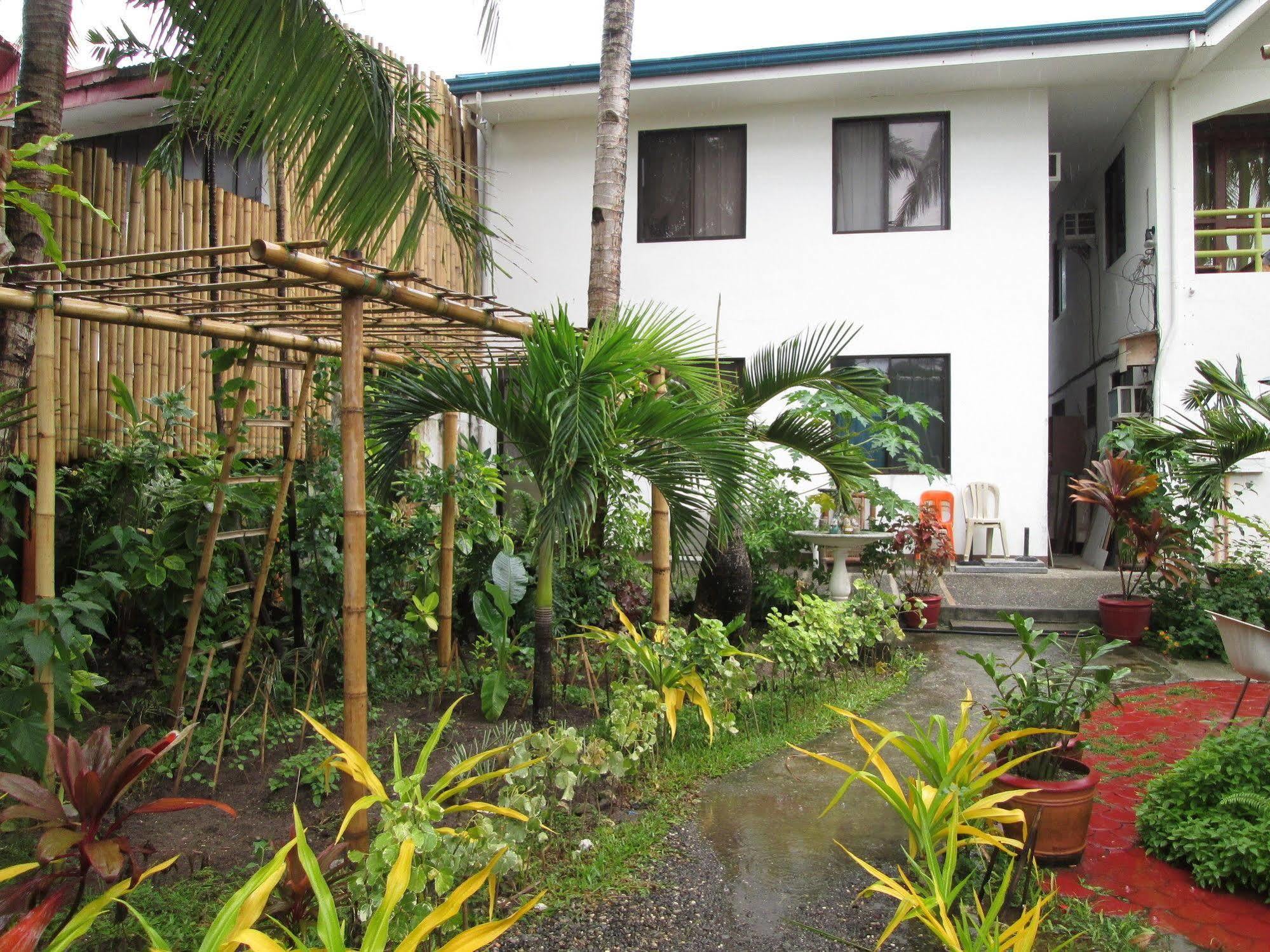 Reddoorz Plus @ Secret Garden Boracay Balabag  Exterior photo